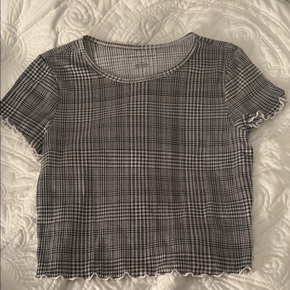 American Eagle Outfitters Black and White Cropped Fitted T-Shirt